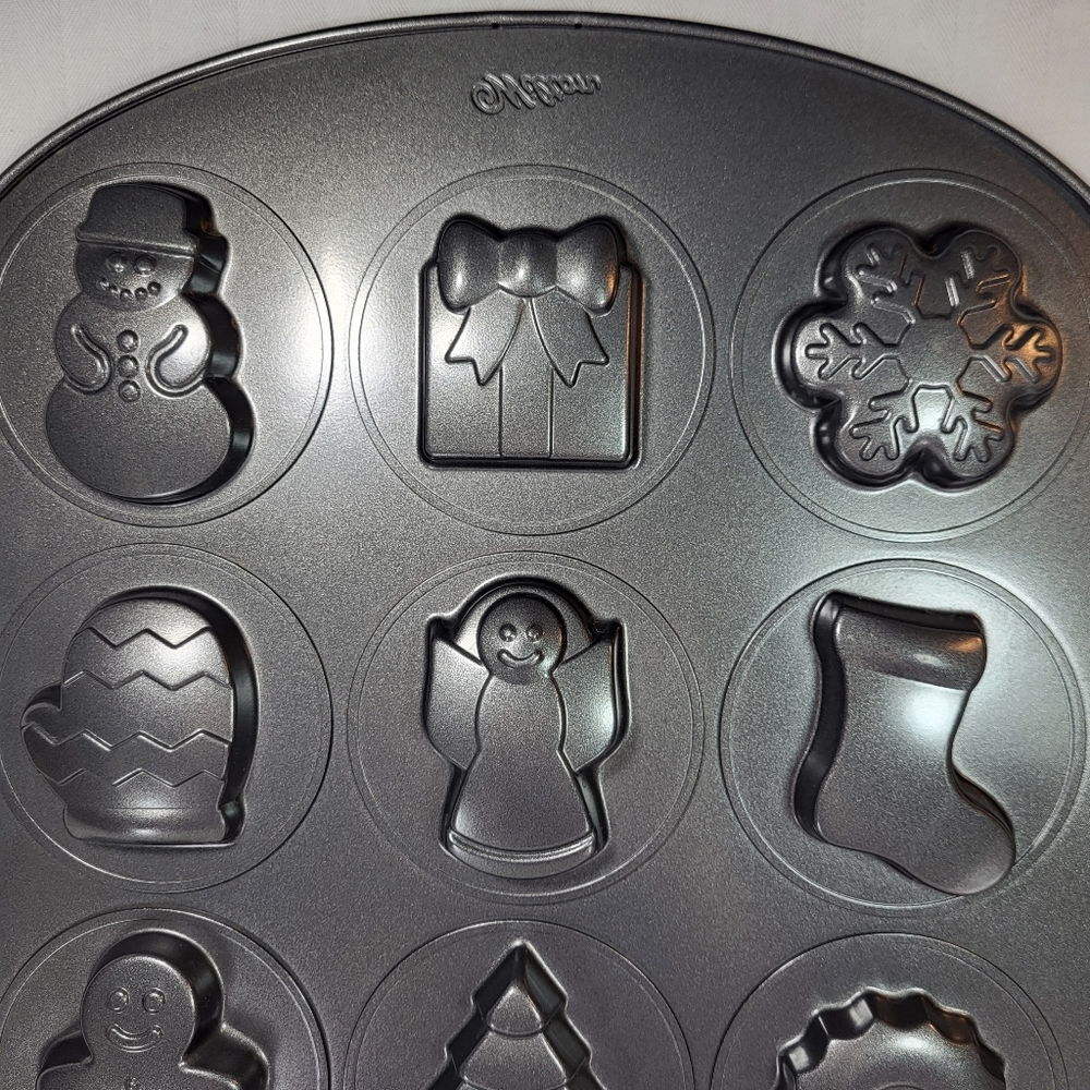 Wilton 12 Cookie Shapes Pan Non-Stick Christmas Holiday Baking Mold Metal - Picture 5 of 11